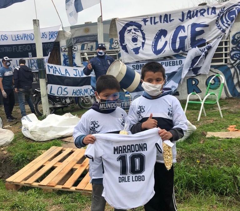 En el mes de la niñez  Gimnasia solidario: reparten 10 mil camisetas en los barrios de la región