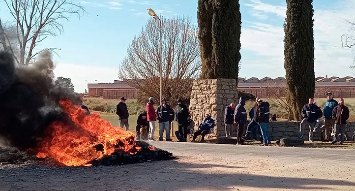 Olavarría: Huelga de trabajadores y “lockout” patronal en Cerro Negro