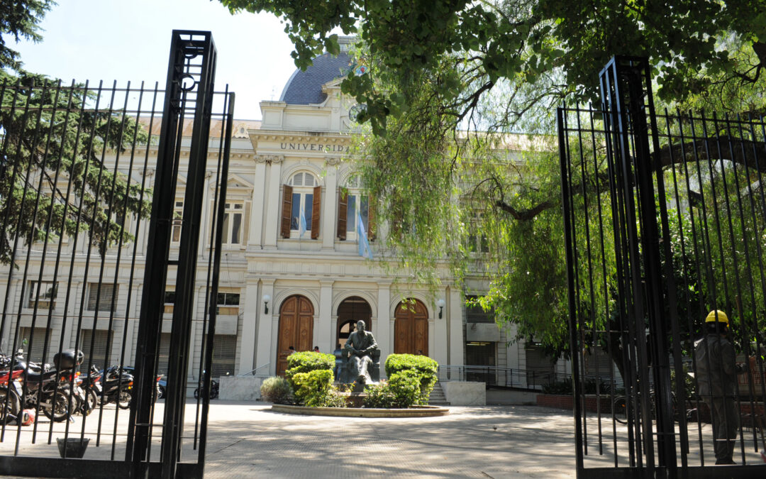 Convocan a una olla popular para combatir la emergencia alimentaria frente al Rectorado de la UNLP