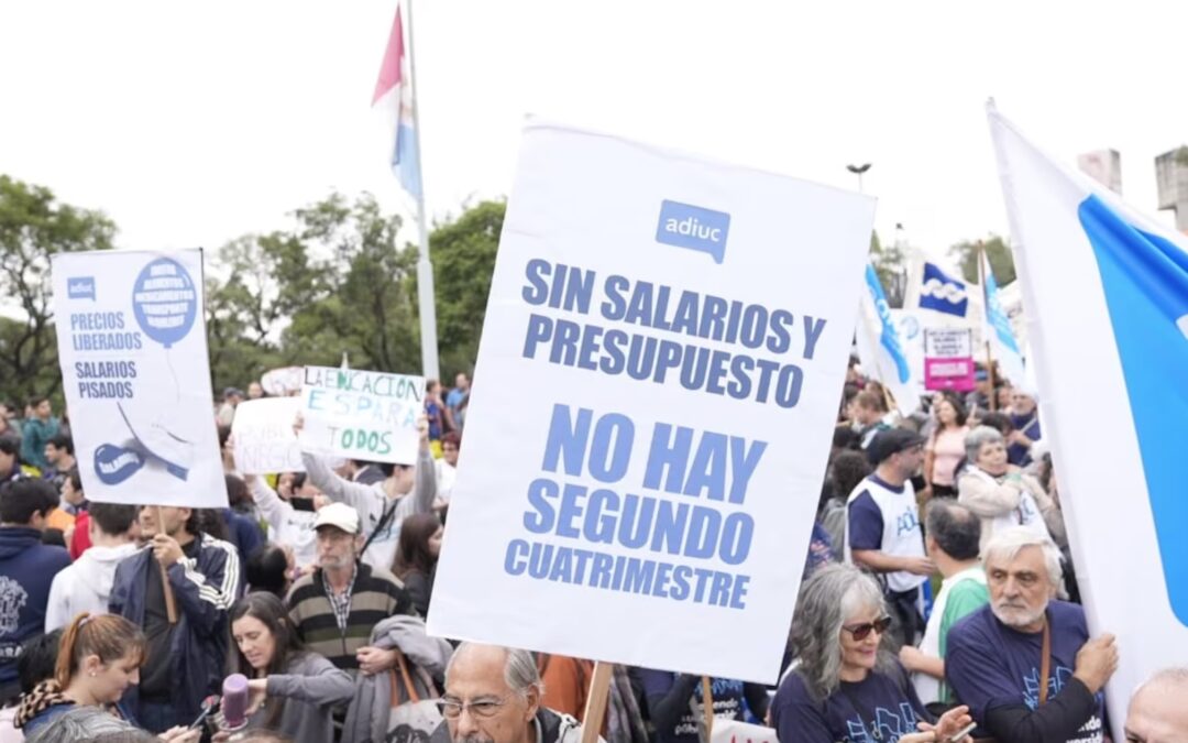 Docentes universitarios amenazan con no comenzar el segundo semestre