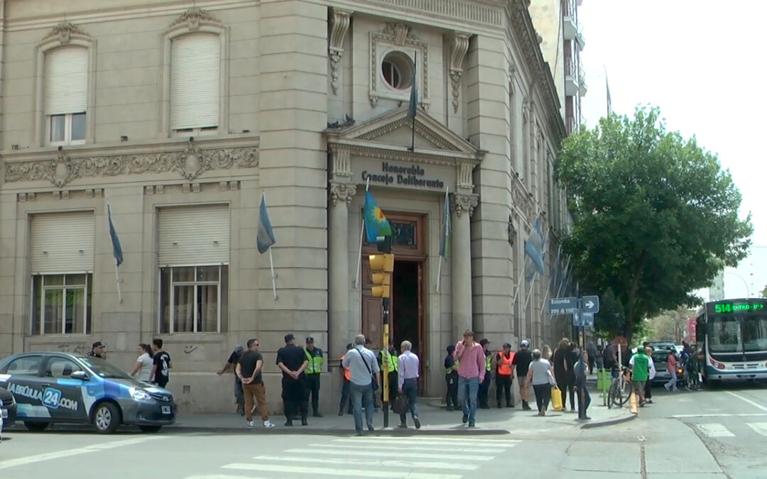 Escándalo en Bahía Blanca: concejal libertario acusa a sus compañeras de robo