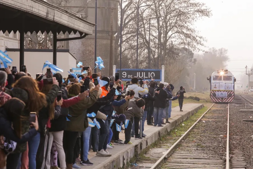 Vecinos de 9 de Julio se movilizan para «abrazar» la estación de tren antes de su cierre