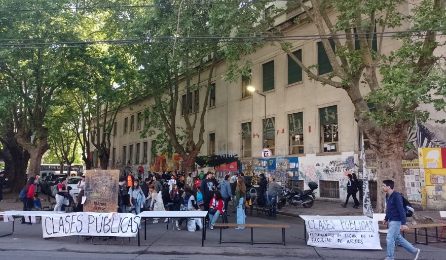 Tomas en 11 universidades bonaerenses por recorte presupuestario